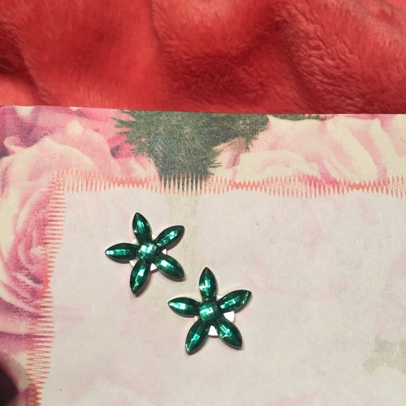 Green crystal flower earrings New - Picture 3 of 3
